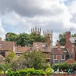 The Quadrant - The Ruskin Apartment *